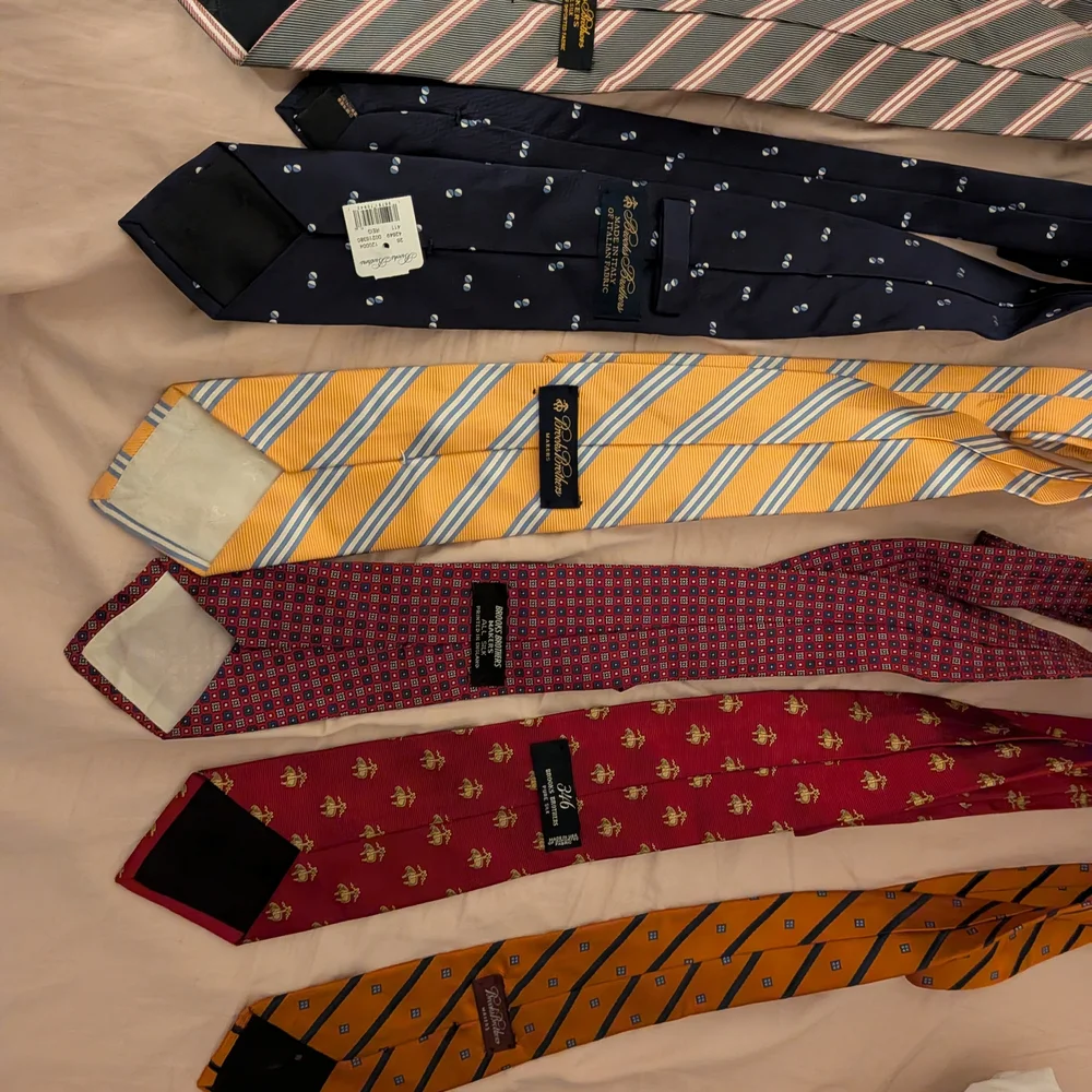 Brooks Brothers 11 Stylish Ties - Picture 7 of 7
